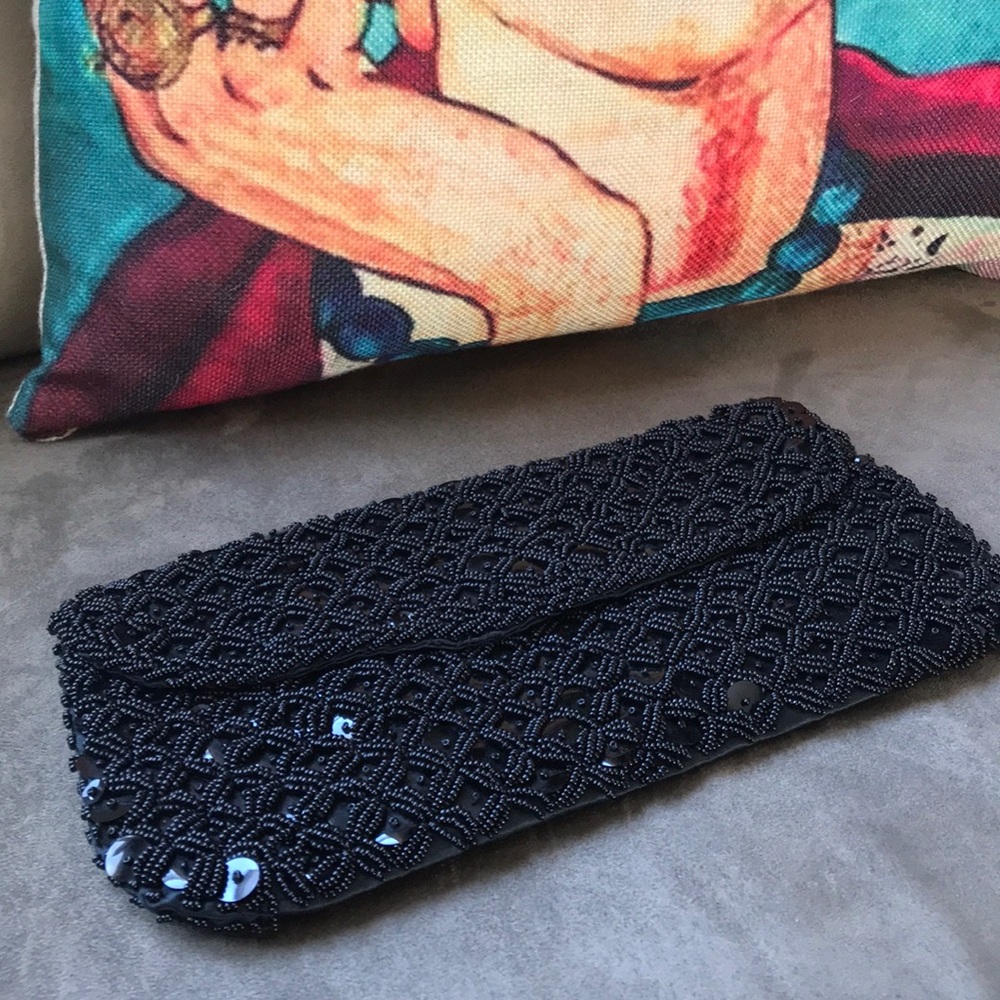 🔪Black beaded stain clutch 🔪